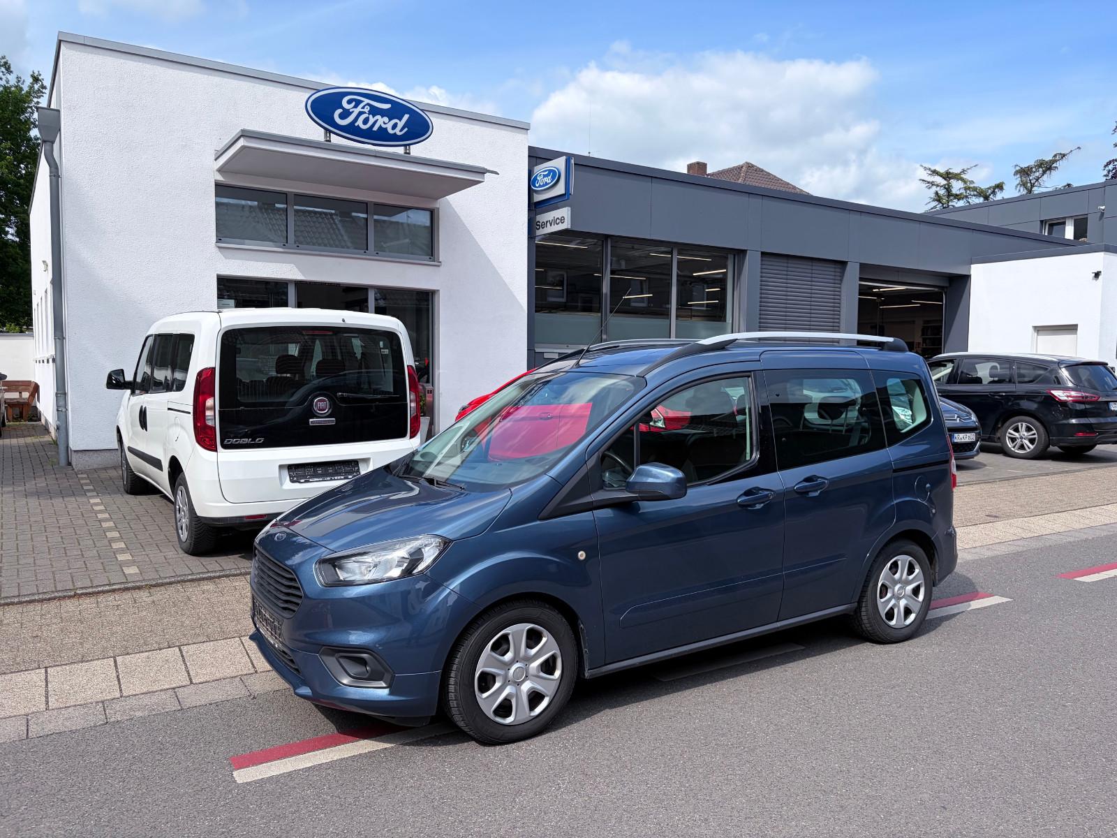 Ford Tourneo Courier -Titanium- Wenig KM