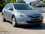 Opel Astra J Sports Tourer Design Edition - Opel Astra aus 2011: Sports Tourer