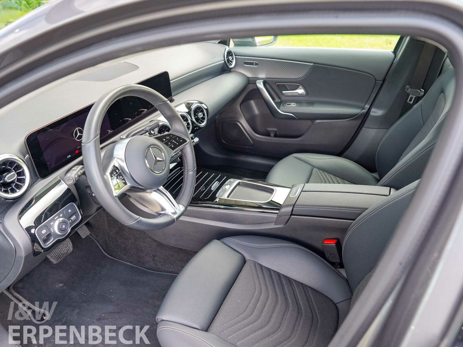 Fahrzeugabbildung Mercedes-Benz A 200 Progressive AHK MBUX Kamera Totwinkel SHZ