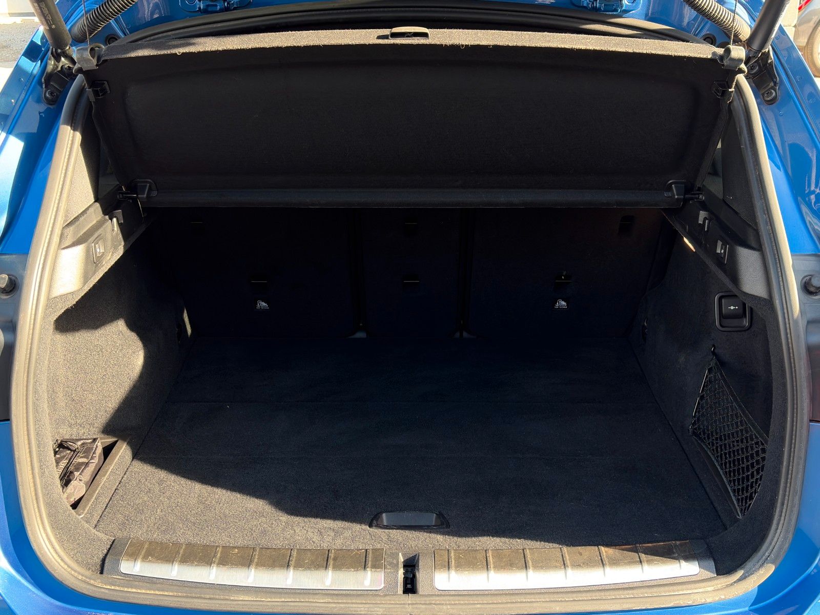 Fahrzeugabbildung BMW X1 sDrive20i M Sport Shadow LED Temp PDC