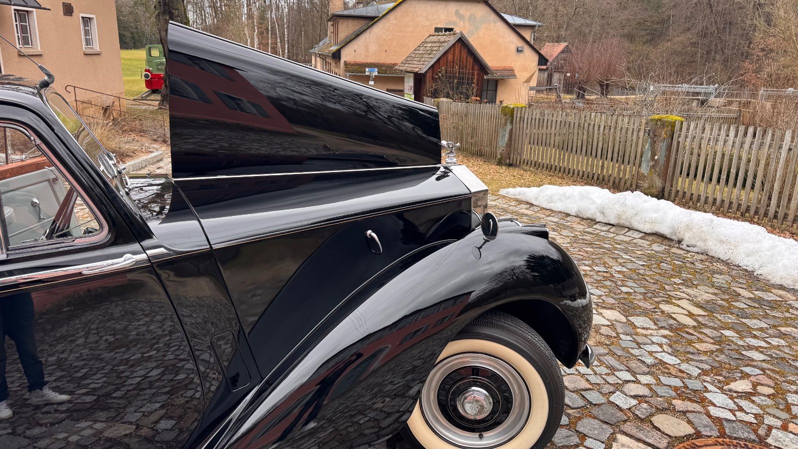 Rolls-Royce Silver Dawn 11