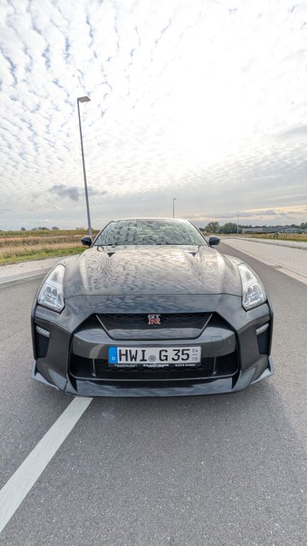 Image of Nissan GT-R