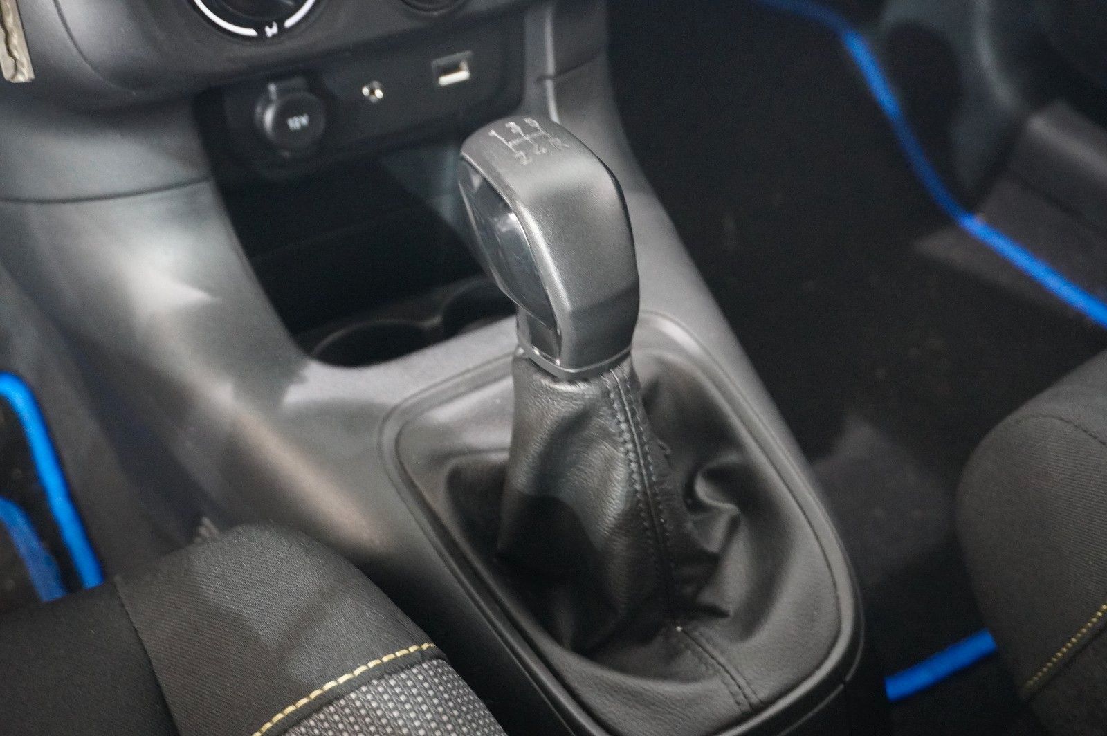 Fahrzeugabbildung Citroën C3 LIM. 1.2 LIVE KLIMA/TEMP./NEBEL/SPORT/USB