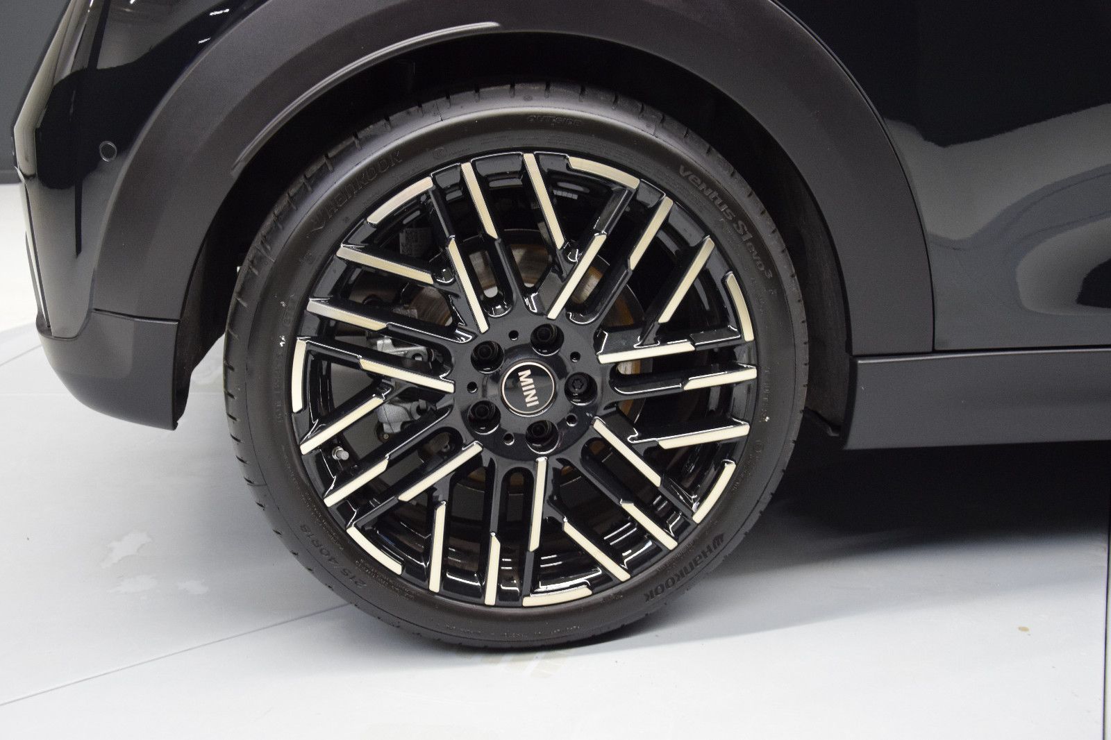 Fahrzeugabbildung MINI Cooper C Favoured Trim Paket-L Pano h/k HuD