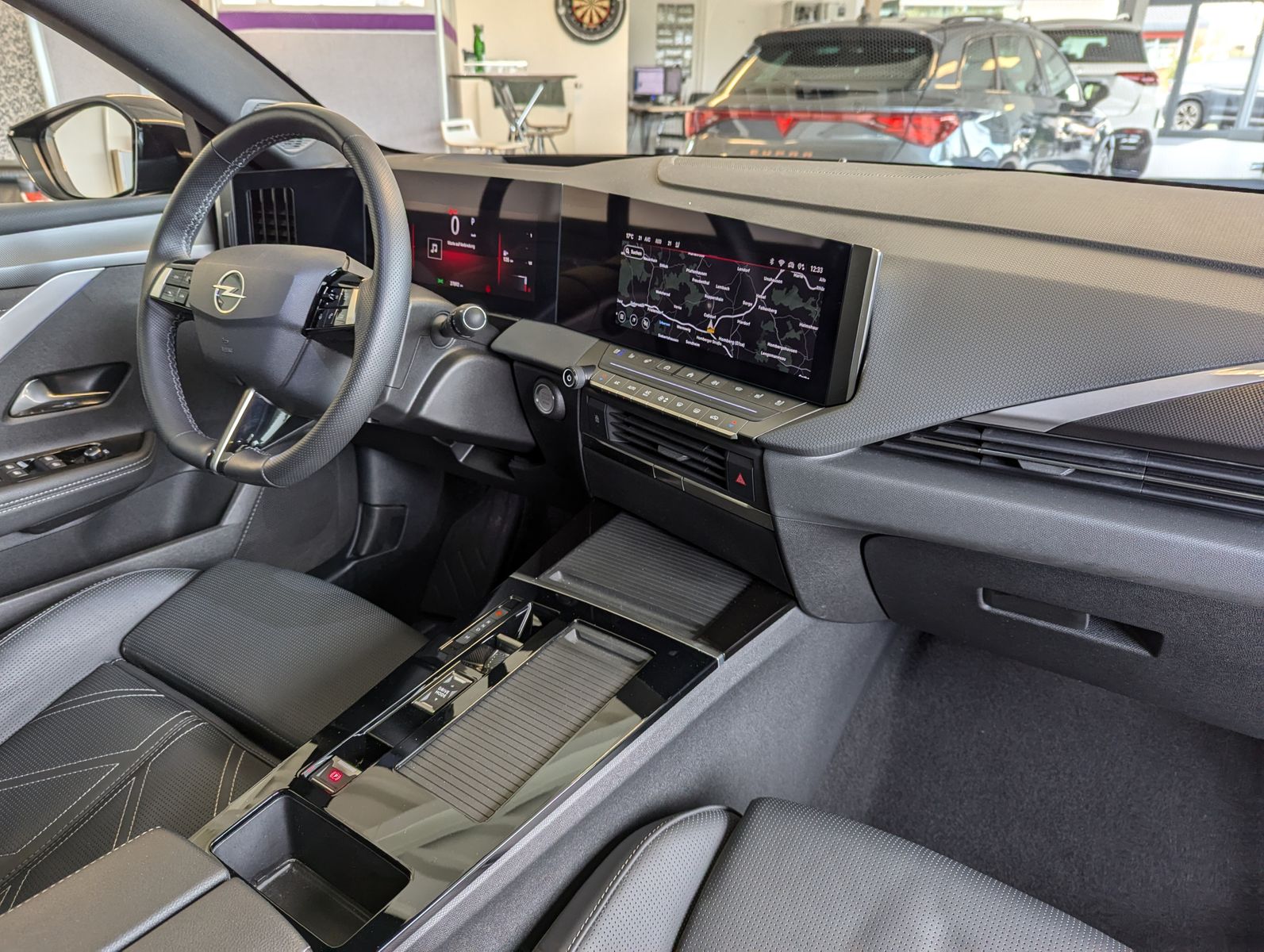 OPEL Astra 1.2 Ultimate Leder-Nappa Sitzlüft AHK Pano - Image 11