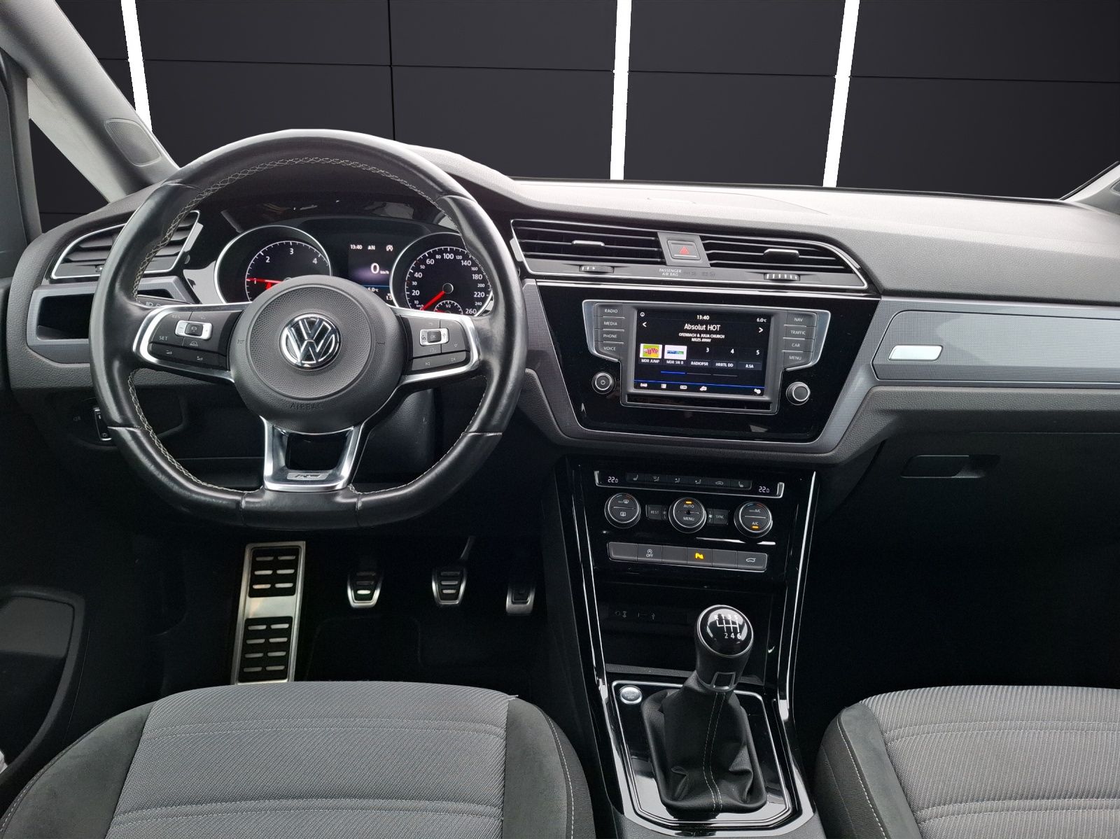 Fahrzeugabbildung Volkswagen Touran TDI Highline 7-Si R-Line LED AHK Navi ACC