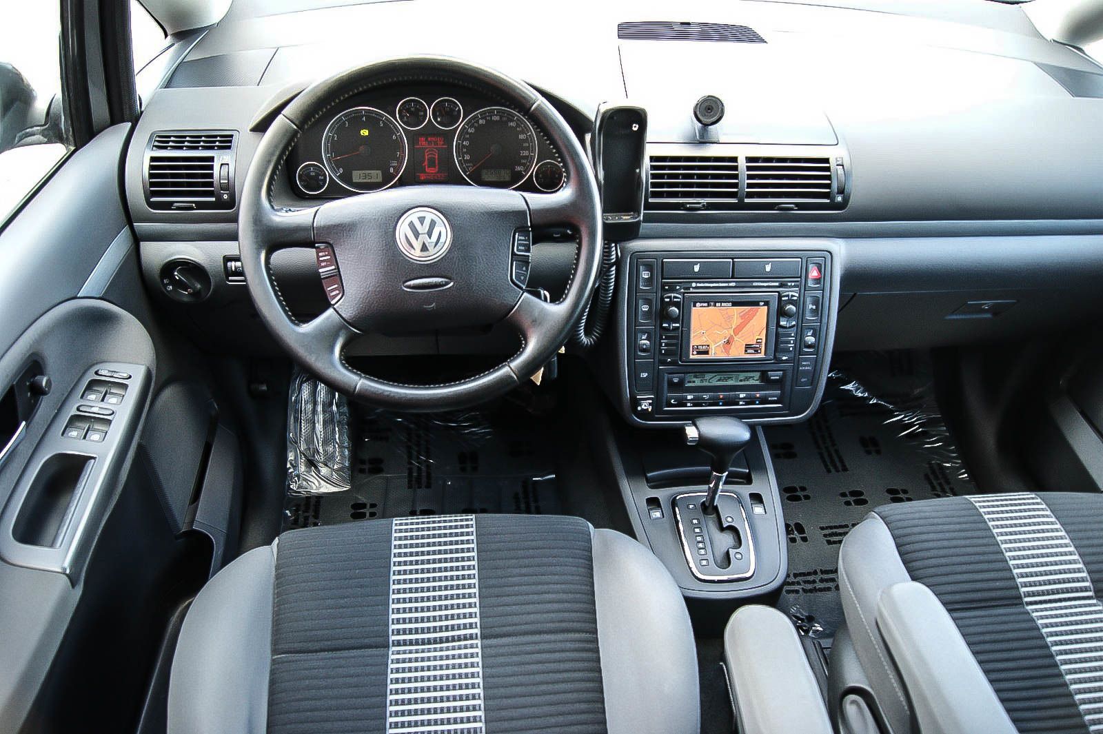 Fahrzeugabbildung Volkswagen Sharan 1.8T AUTOGAS United XENON NAVI EGSD PDC