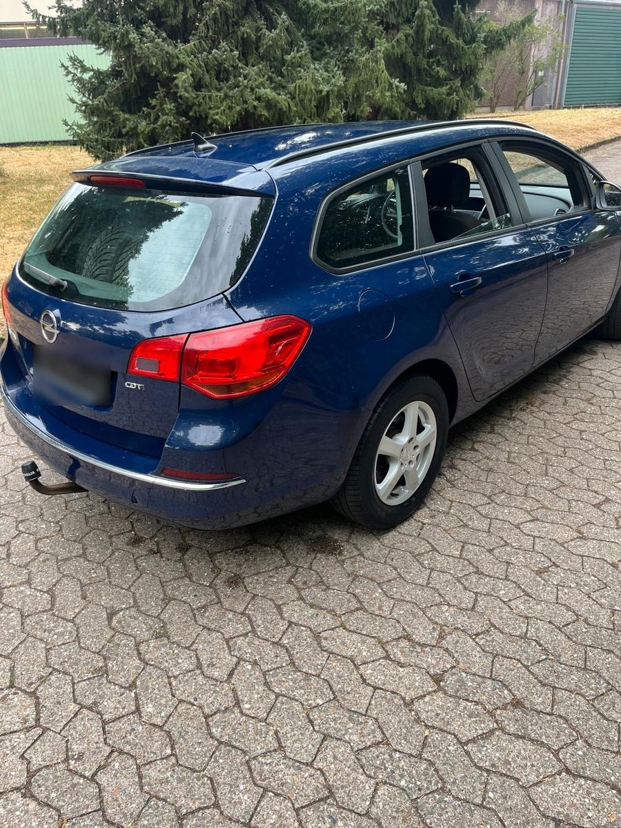 Opel Astra 2012 — photo 7