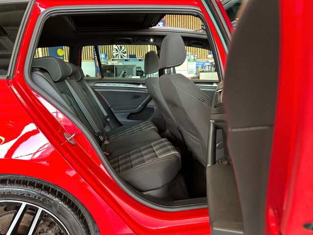 Volkswagen Golf *1.HAND*PANO*STHZ*AHK*ACC*NAV*2-ZONEN*