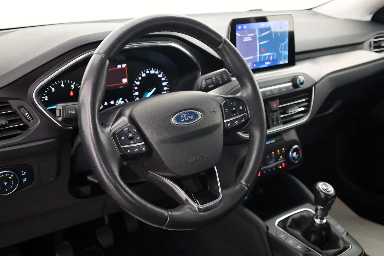 Fahrzeugabbildung Ford Focus Turnier Titanium Navi,Kamera,LED,SH,PDC