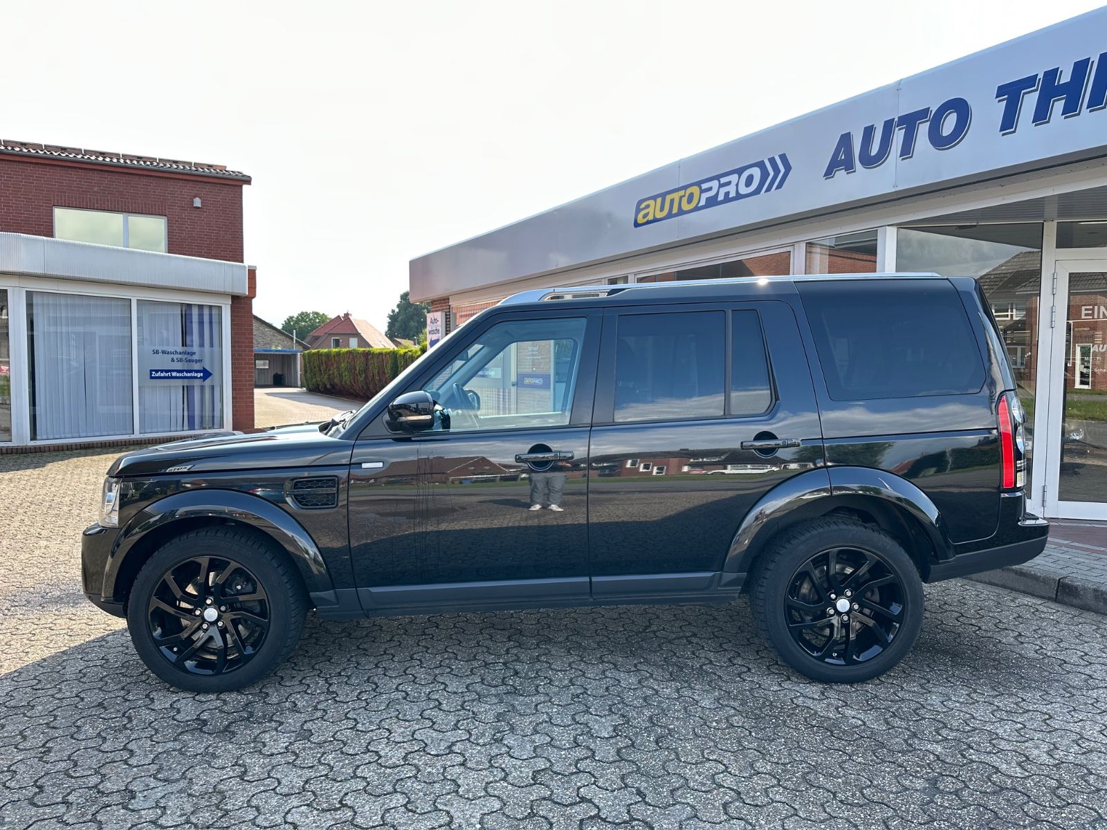 Fahrzeugabbildung Land Rover Discovery 4 3.0 SDV6 Landmark AHK/Leder/Meridian
