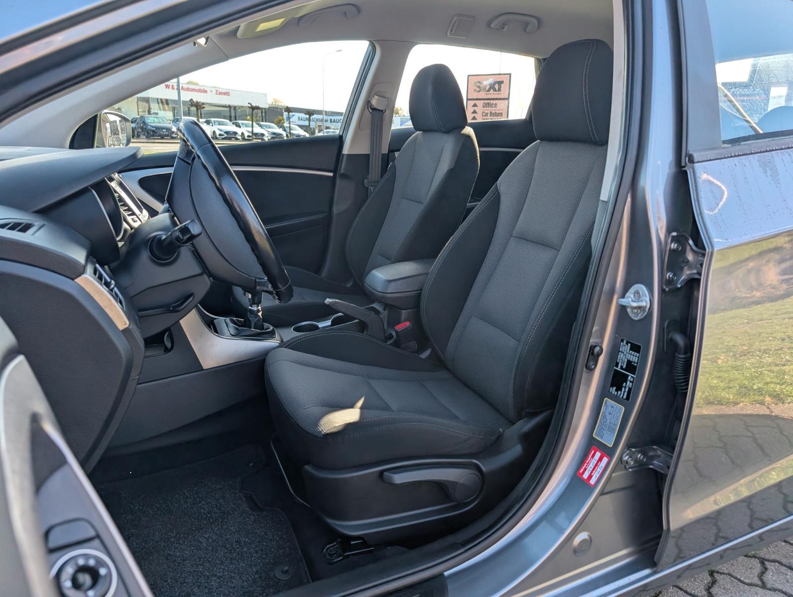 Hyundai i30 2014 — photo 24