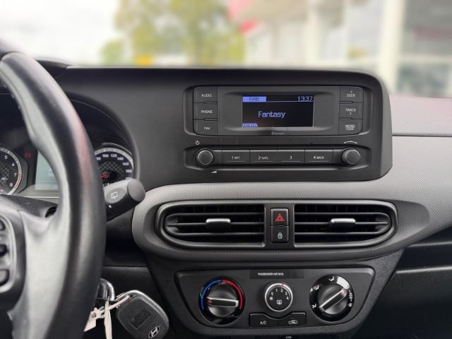 Fahrzeugabbildung Hyundai i10 1.0 Select +RADIO+TEMPOMAT+SHZ+KLIMA+UVM+