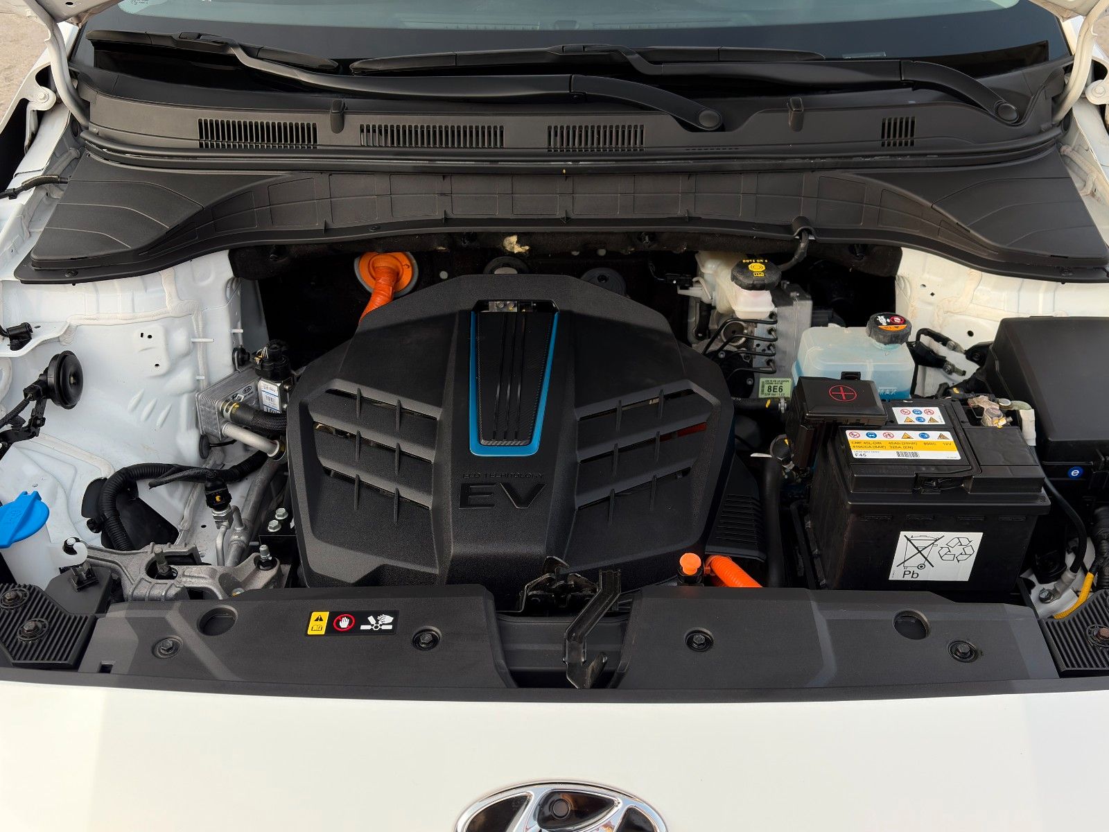 Fahrzeugabbildung Hyundai Kona Elektro Select 2WD CarPlay SHZ LHZ ACC