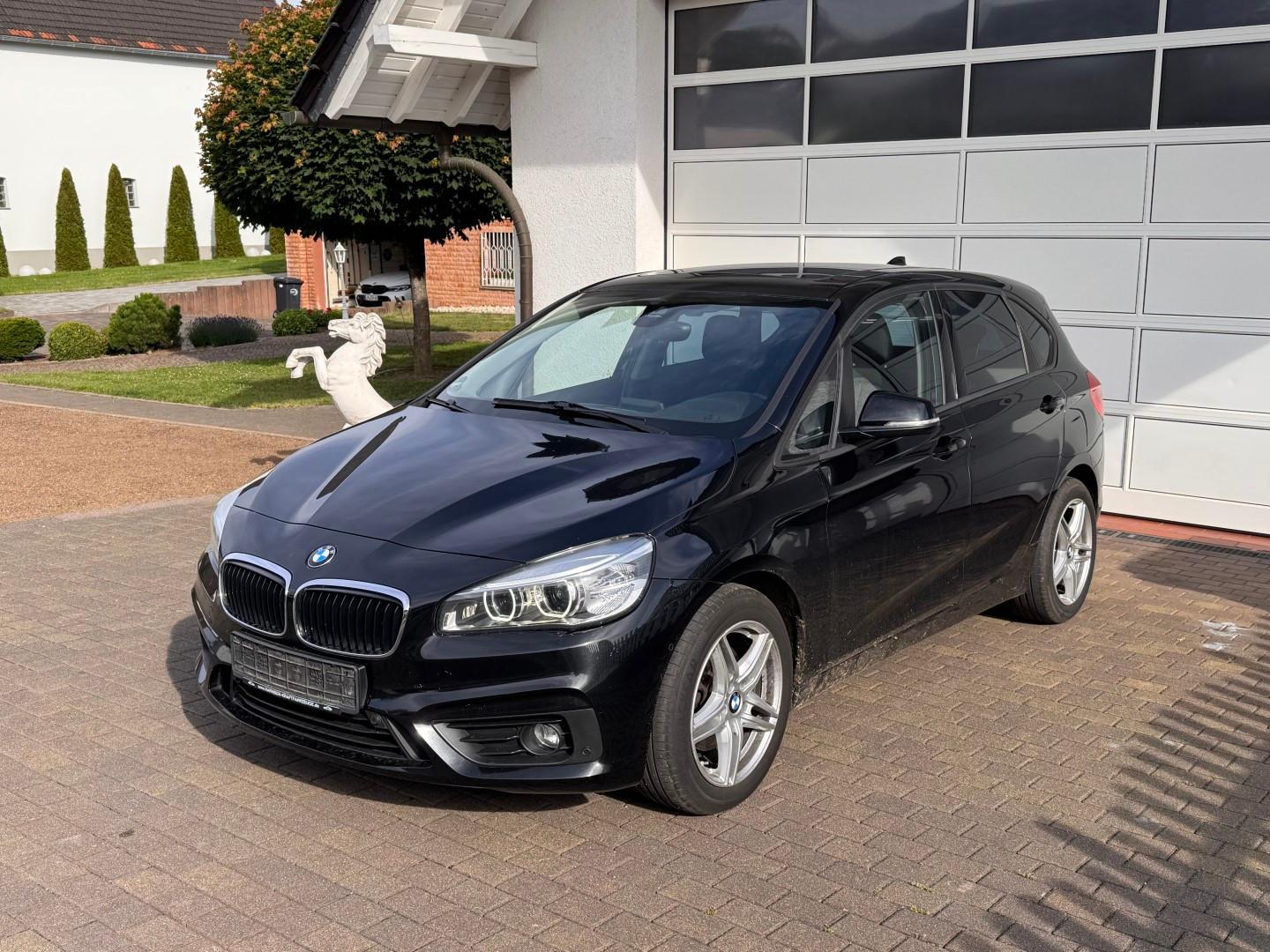 BMW 220d Active Tourer Advantage * Navi+AHK+LED