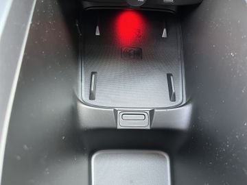 Fiat 600e Red LED KAMERA NAVI PDC CARPLAY KLIMA