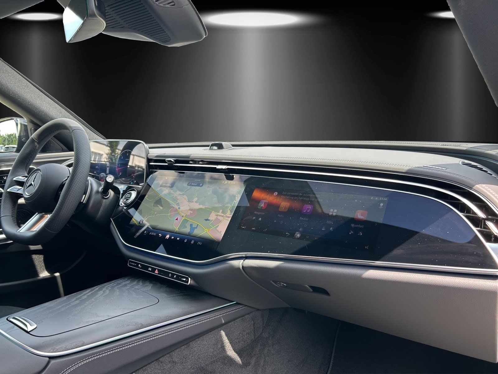 Fahrzeugabbildung Mercedes-Benz E 220 d T+AMG+PANO+SUPERSCR.+DISTR+AHK+Bel.Kühl.