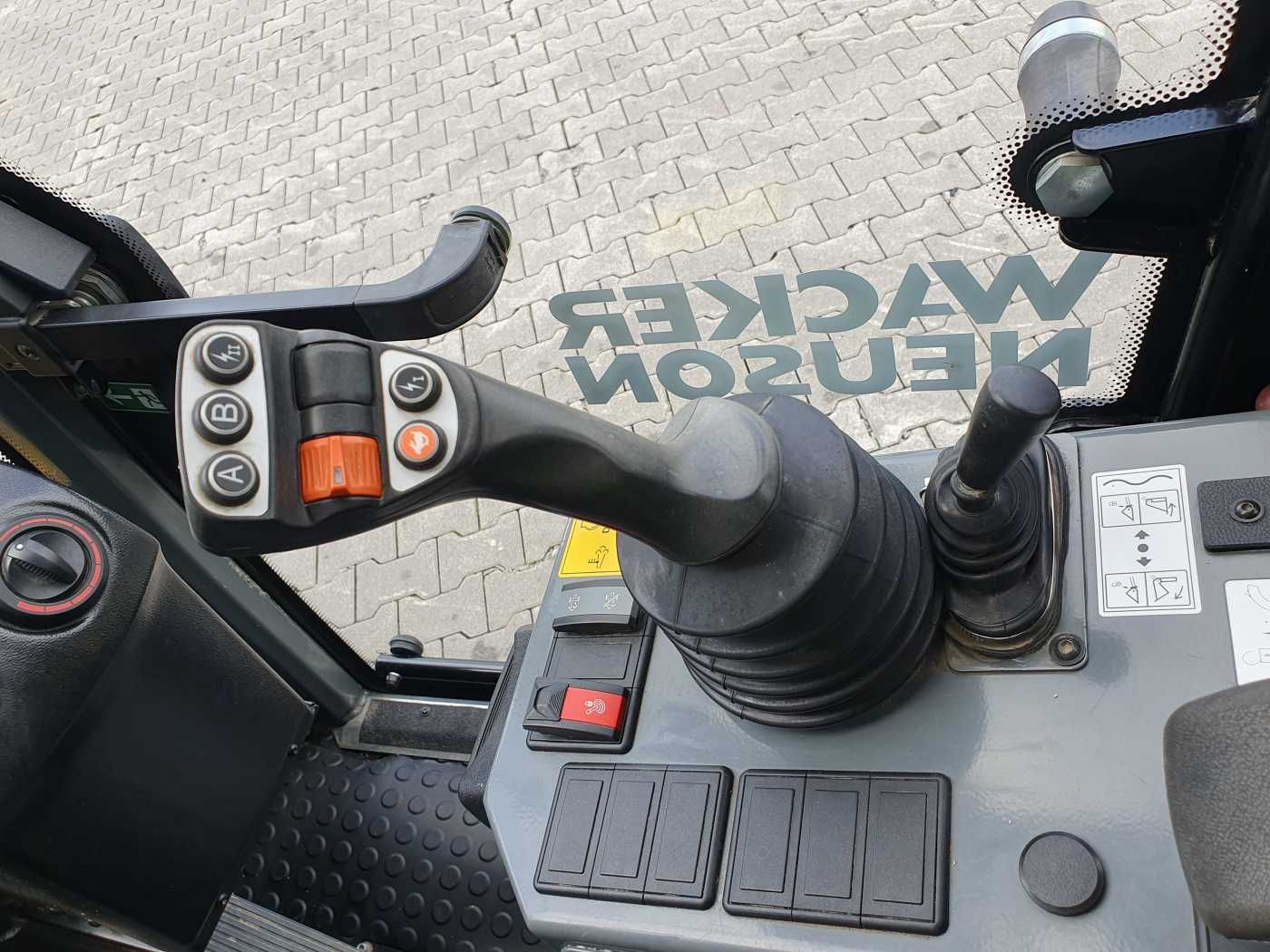 Fahrzeugabbildung Wacker WL34 (RL40) / Schaufel + Gabel / nur 743h / 62PS