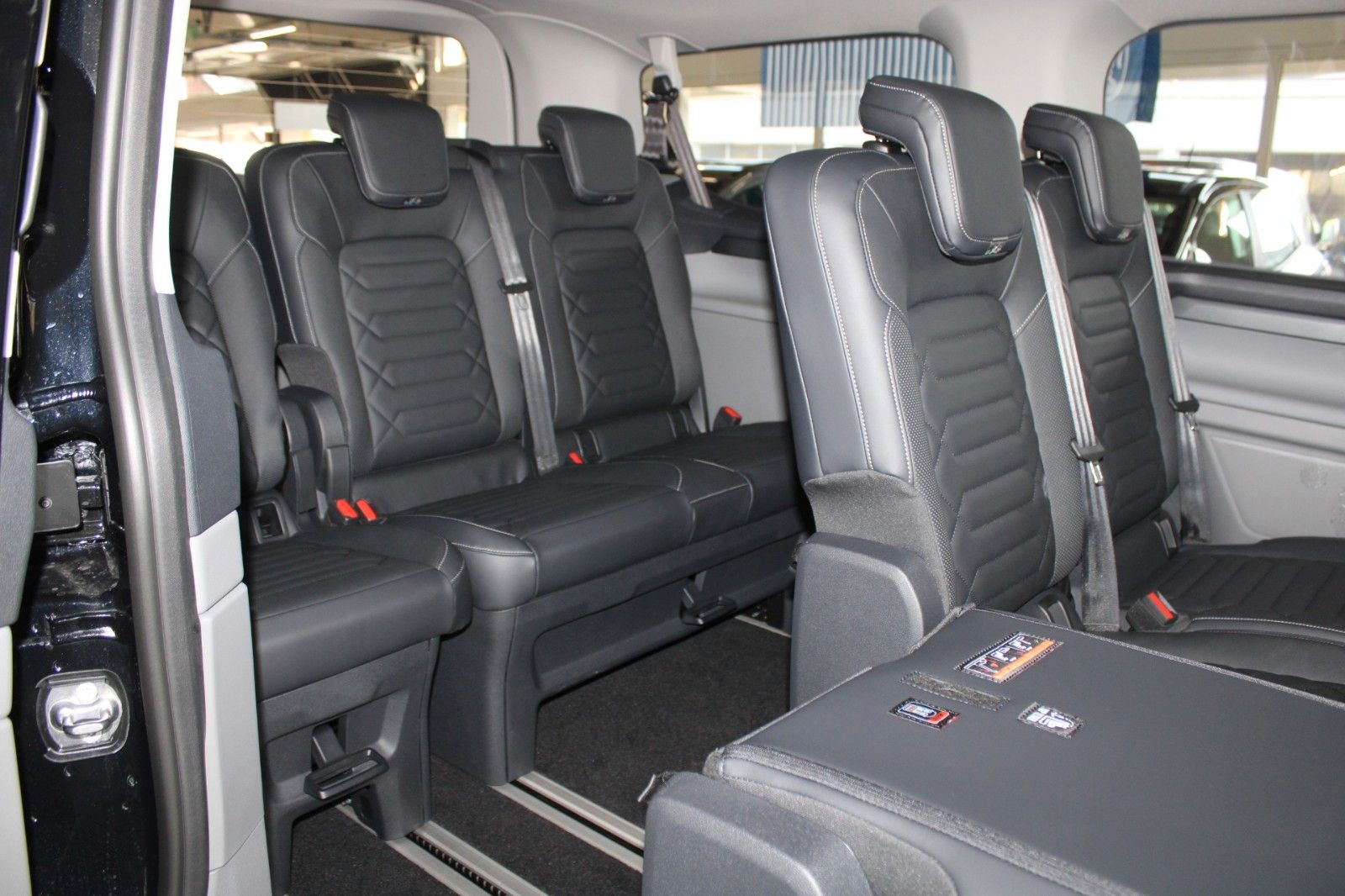 Fahrzeugabbildung Ford Tourneo Custom L1 8-Sitz Titanium Aut. LED STDHZ