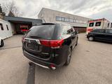 Mitsubishi Outlander  4WD Xenon AHK 7 Sitzer Navi Automatik - Mitsubishi Outlander: 7sitzer