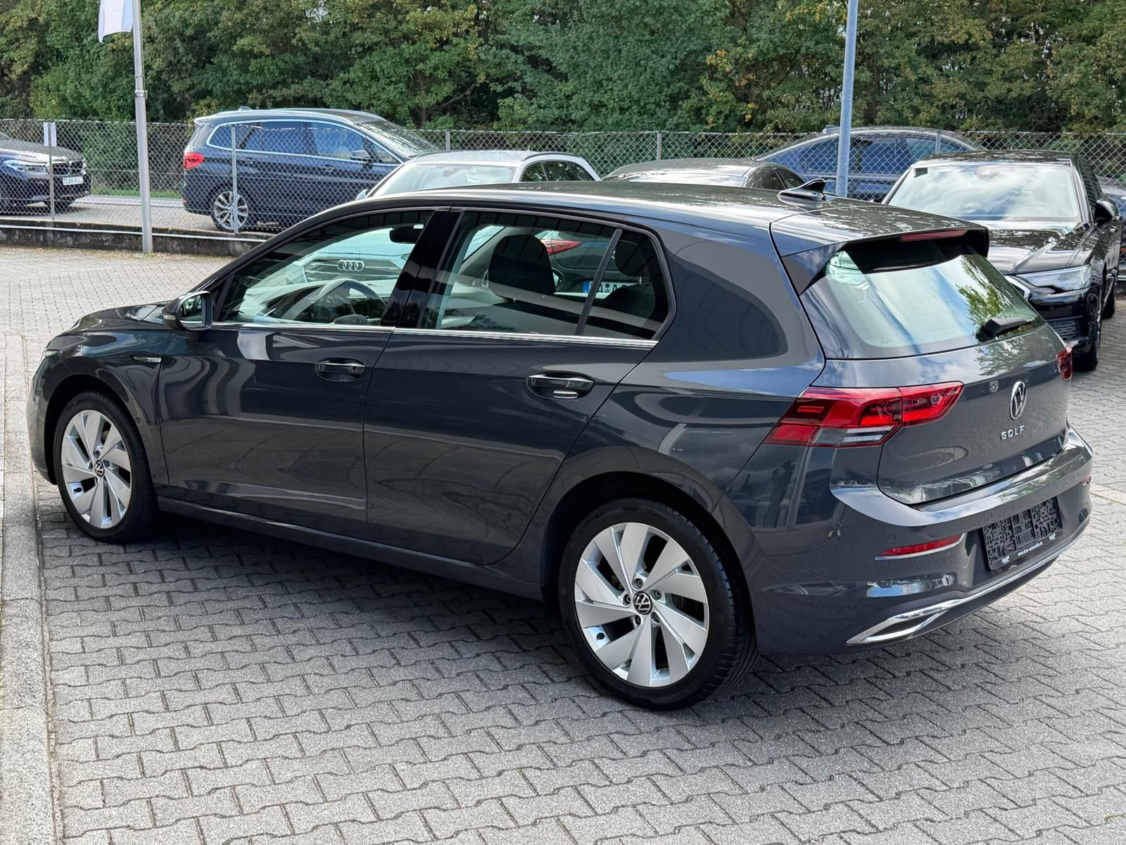 Fahrzeugabbildung Volkswagen Golf 2.0 TDI Style DSG >ALCANT+MEMO+LED+SHZ+ACC+