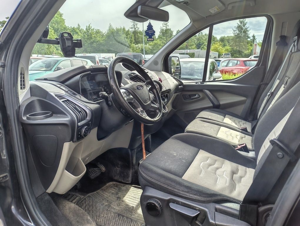 Fahrzeugabbildung Ford Tourneo Custom Titanium 2.0 TDCi 310 (170 PS) L2