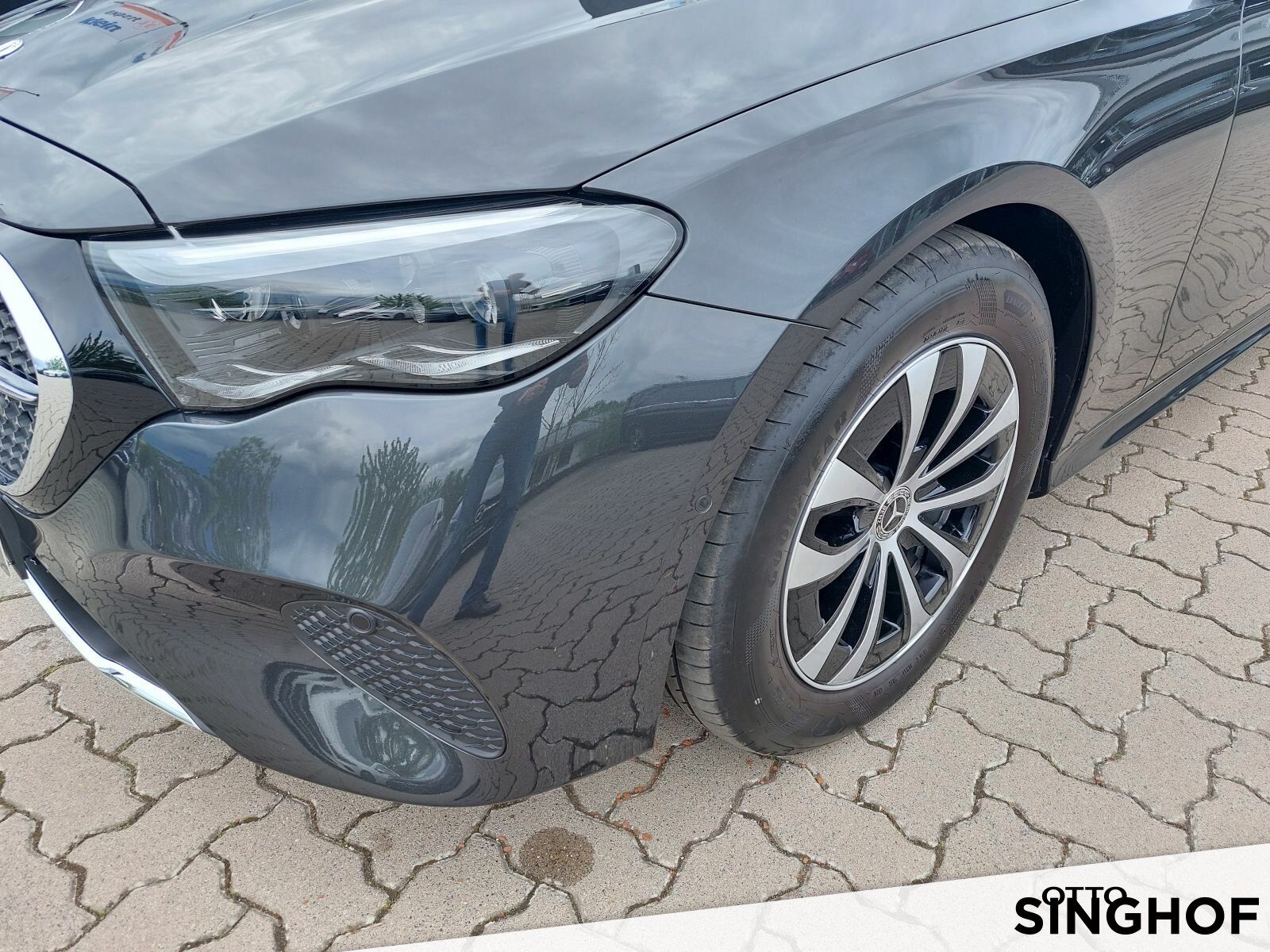 Fahrzeugabbildung Mercedes-Benz E 220 d Avantgarde +AHK+Digital LED+Standhg+360°