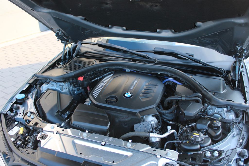 BMW 318d Touring AUT SHZ NAVI PDC LED KLIMAAUT