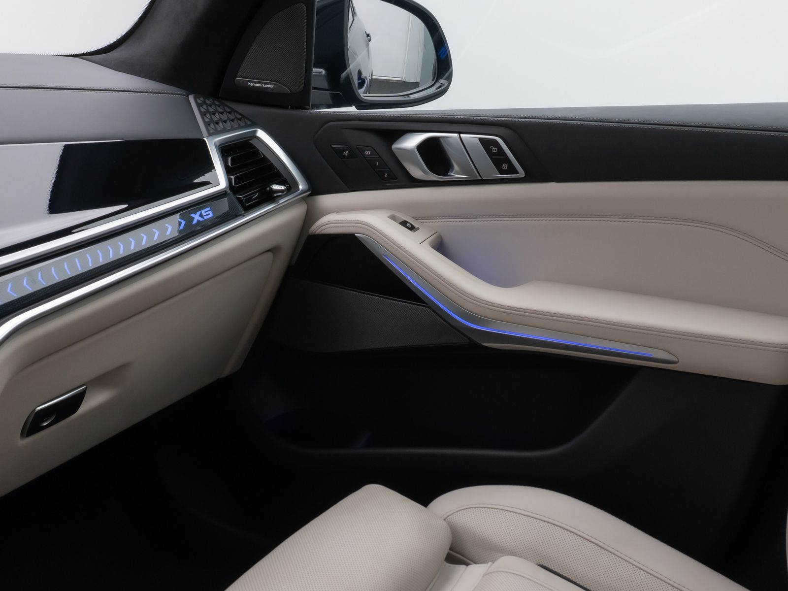 Fahrzeugabbildung BMW X5 xD50e M Sport Pro Pano SoftCL 360°HUD DAB H/K