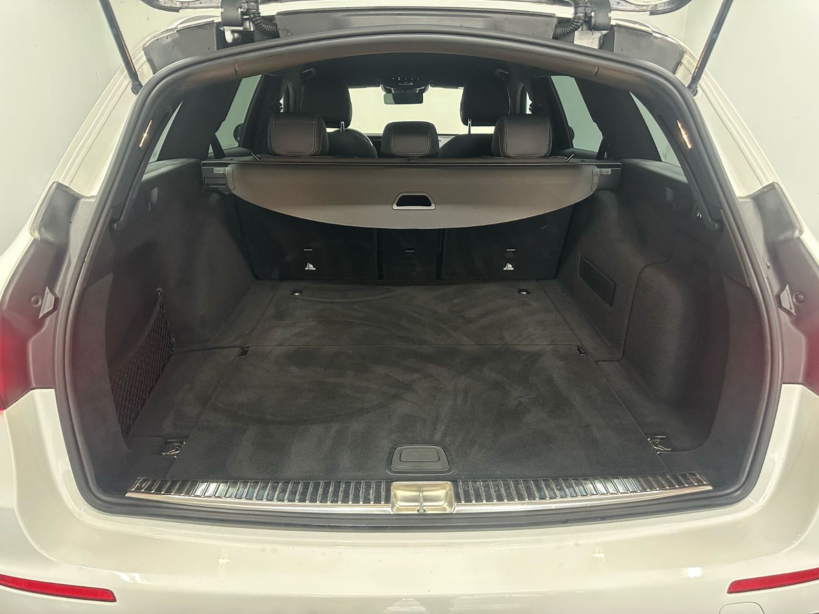 Fahrzeugabbildung Mercedes-Benz E 300 d 4MATIC T Autom. AMG-LINE*NIGHT*360*HUD*