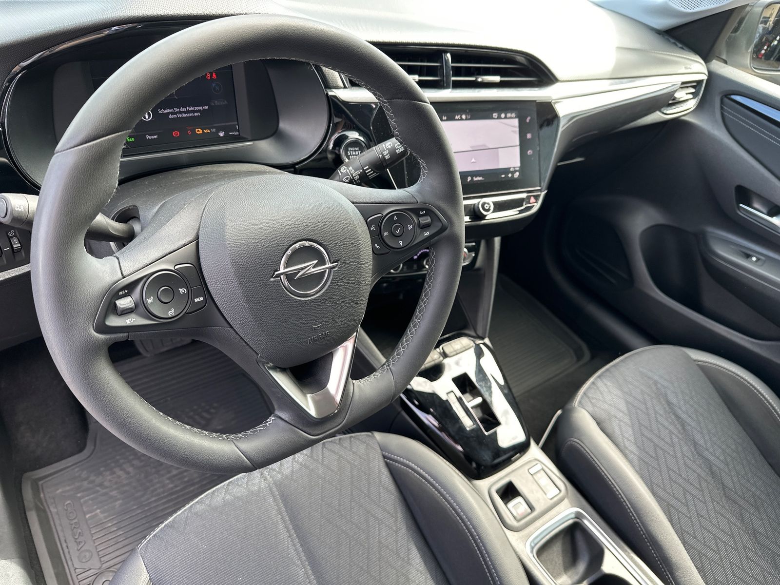 Fahrzeugabbildung Opel Corsa e Elegance NAV+LED+VCOCK+CARPLAY+PP+16ZOLL