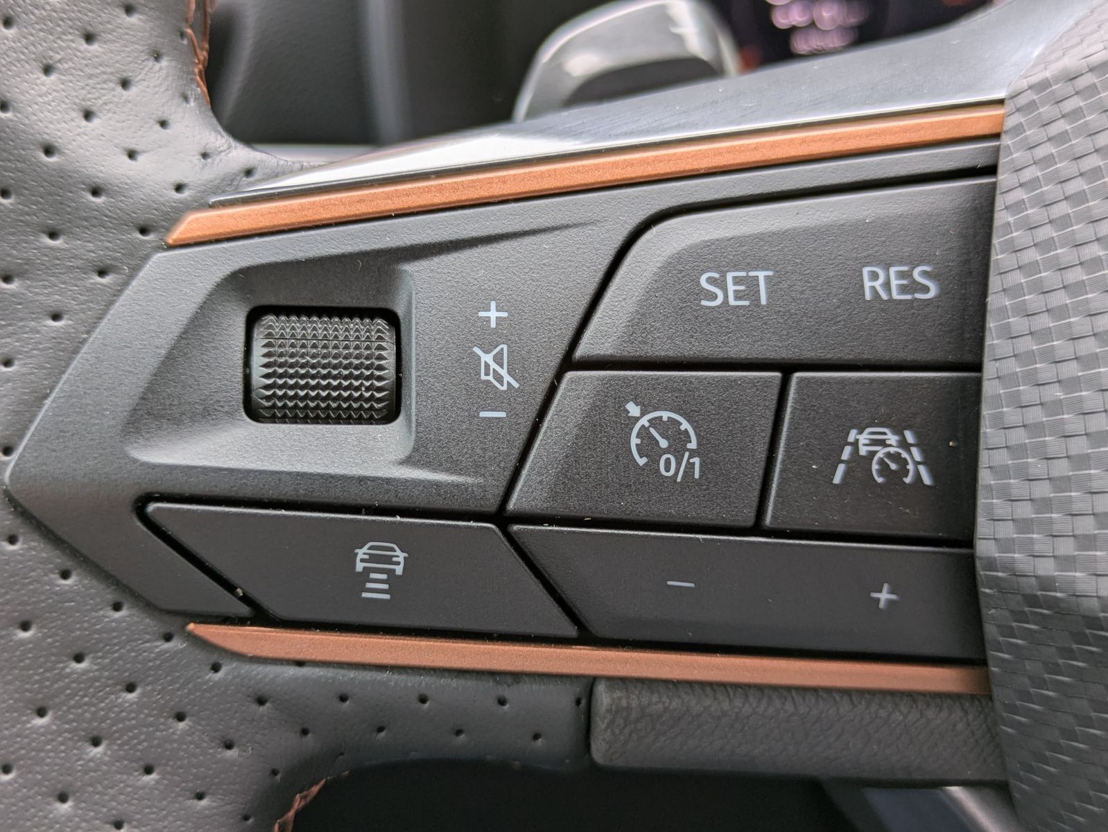 Fahrzeugabbildung CUPRA Leon 1.5 eTSI DSG MATRIX-LED*ACC*AHK*KAMERA*18"