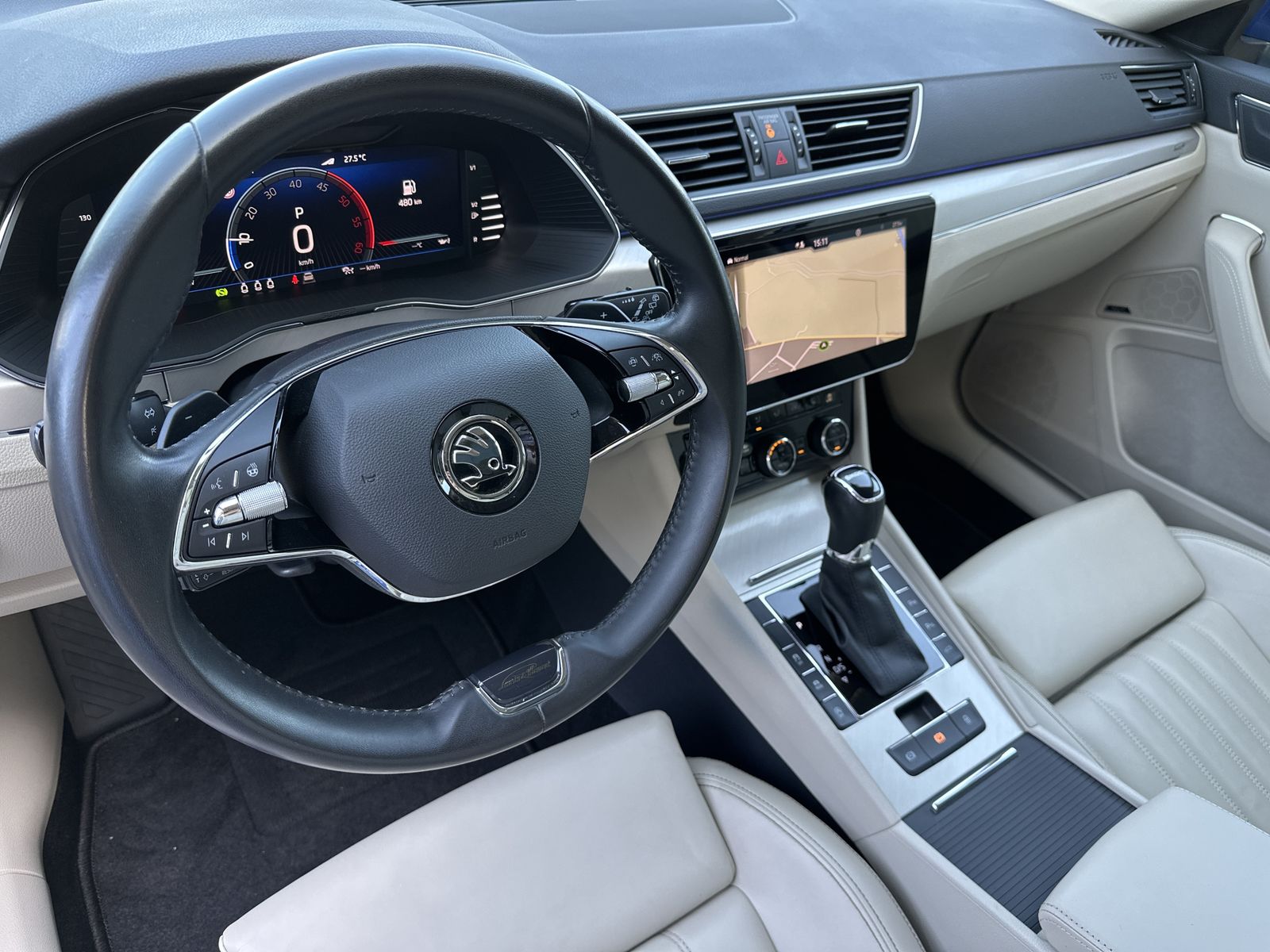 Fahrzeugabbildung SKODA Superb Combi L&K NAV+MATRIX+ACC+PANO+CANTON+DCC