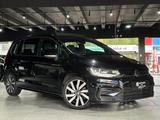 Volkswagen Touran Highline *R-Line*Virtual*Pano*Automatik - : Luftfederung, Van