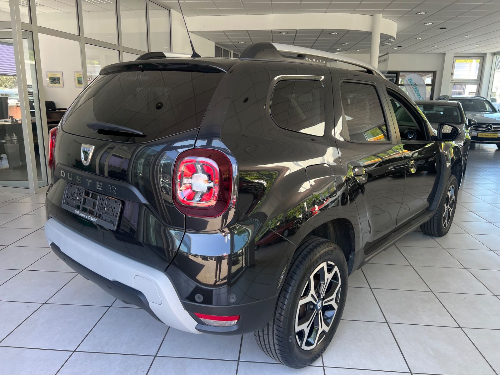 Fahrzeugabbildung Dacia Duster II Celebration *NAVI*KAMERA*SITZH*