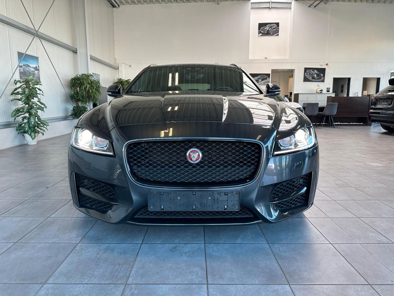 Fahrzeugabbildung Jaguar XF Sportbrake R-Sport/Panodach/E-Sitze/Top!