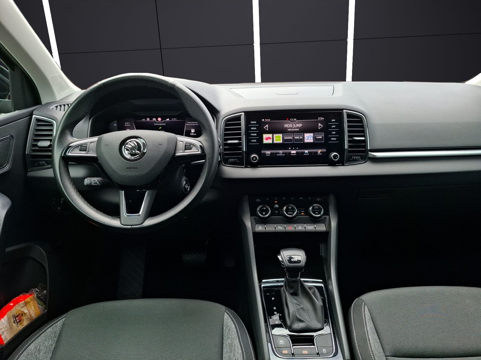 Fahrzeugabbildung SKODA Karoq TSI Drive-125 DSG LED Navi AID ACC RFK SH