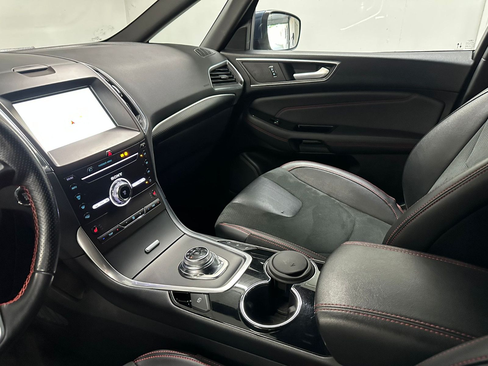Fahrzeugabbildung Ford S-Max 2.0 EcoBst. ST-Line 7-Sitzer*AHK*SDH*PANO*