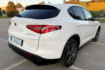 Alfa-Romeo Stelvio - 6