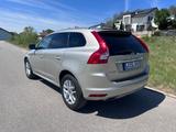 Volvo XC60 D5 AWD Momentum Geartronic Momentum - Volvo XC60 von privat