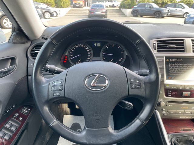 Lexus IS 220  d