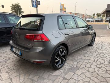 Volkswagen Golf - 6