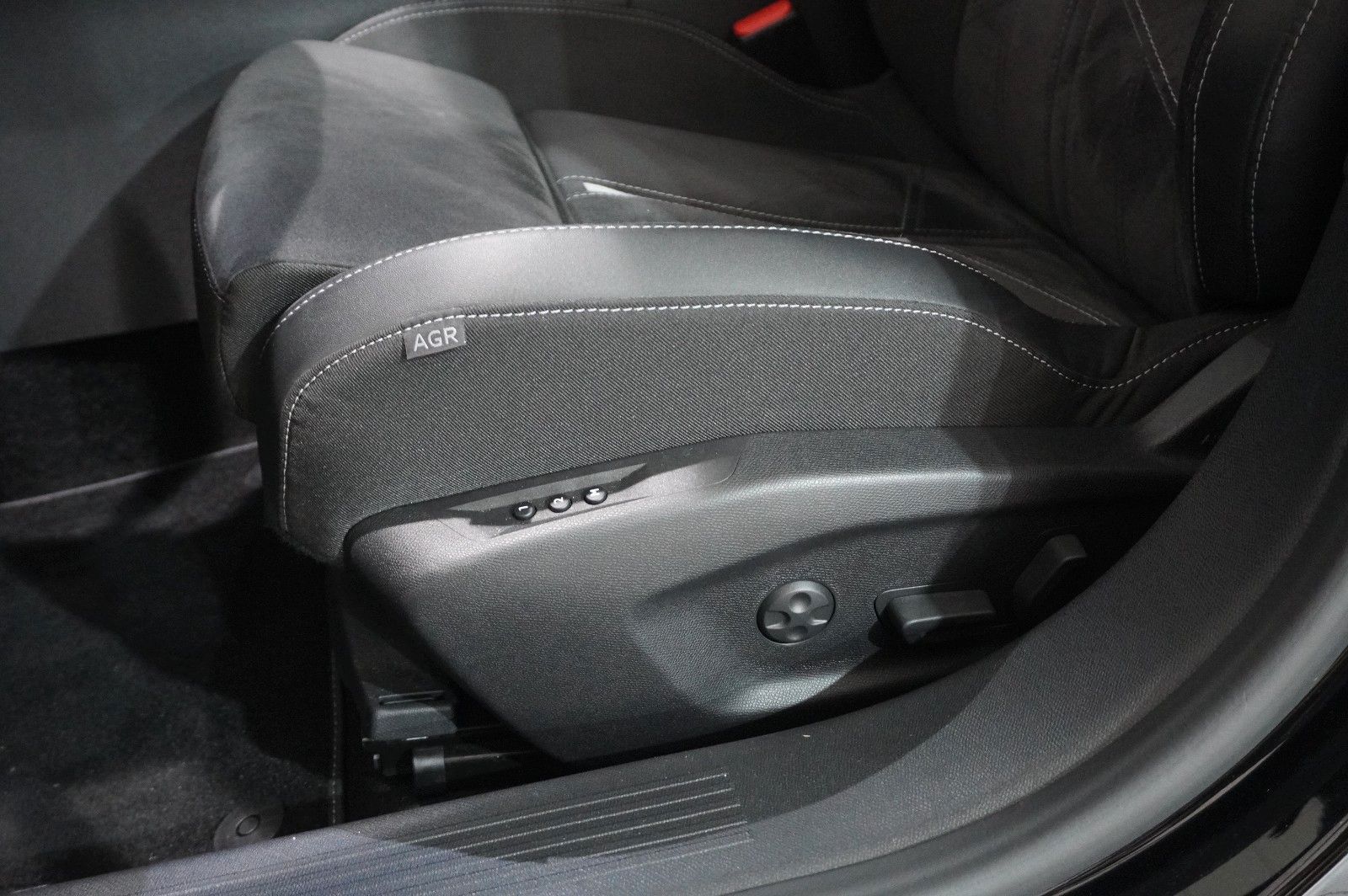 Fahrzeugabbildung Opel Astra L Lim. 1.6T PHEV GSe NAVI/LED/360°/SPORT