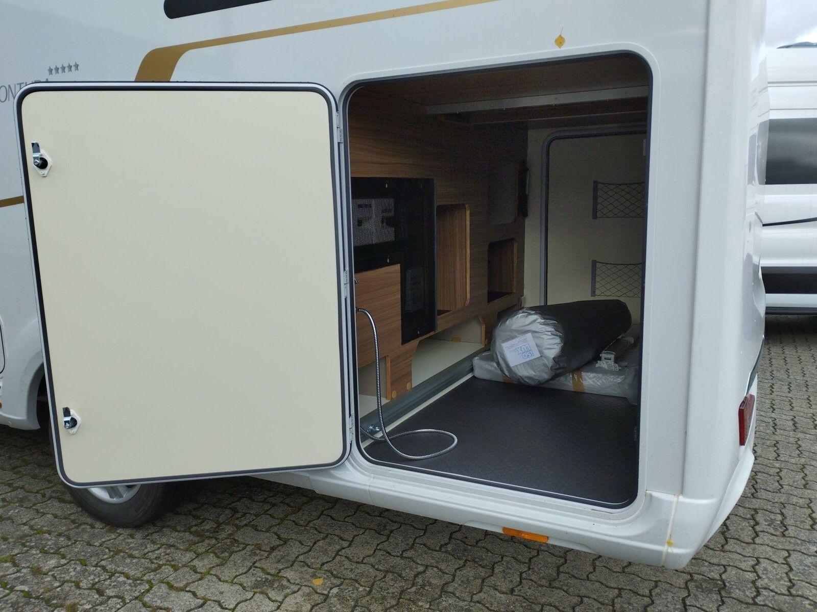 Fahrzeugabbildung Eura Mobil Contura CT 766 EF Luminary Paket, Markise