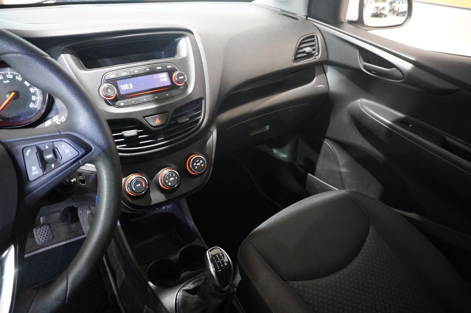 Fahrzeugabbildung Opel Karl 1.0 EDITION 5-TÜR KLIMA/USB/TEMP./BT