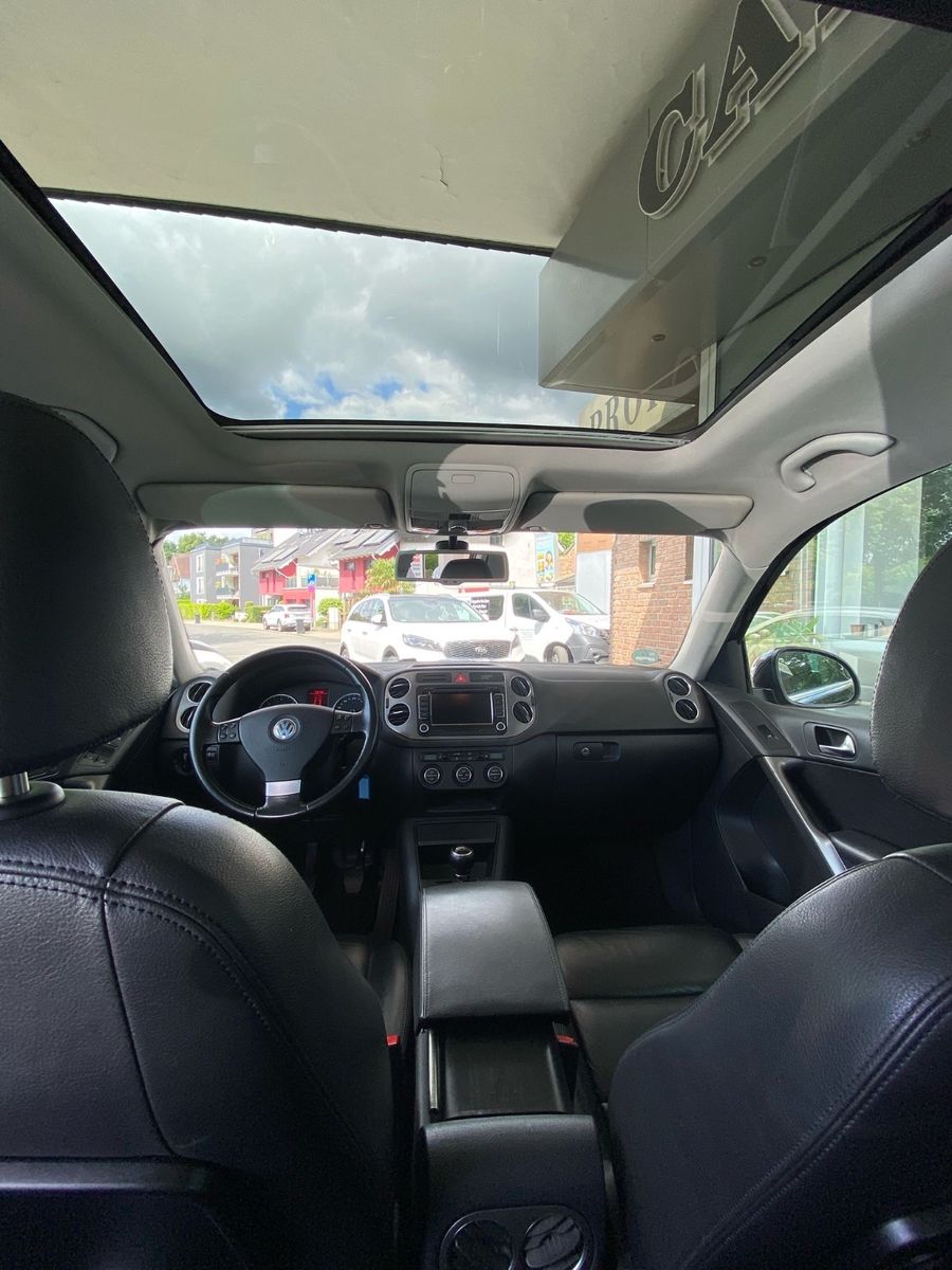 Fahrzeugabbildung Volkswagen Tiguan Sport & Style 4Motion Leder/Navi/Euro 5