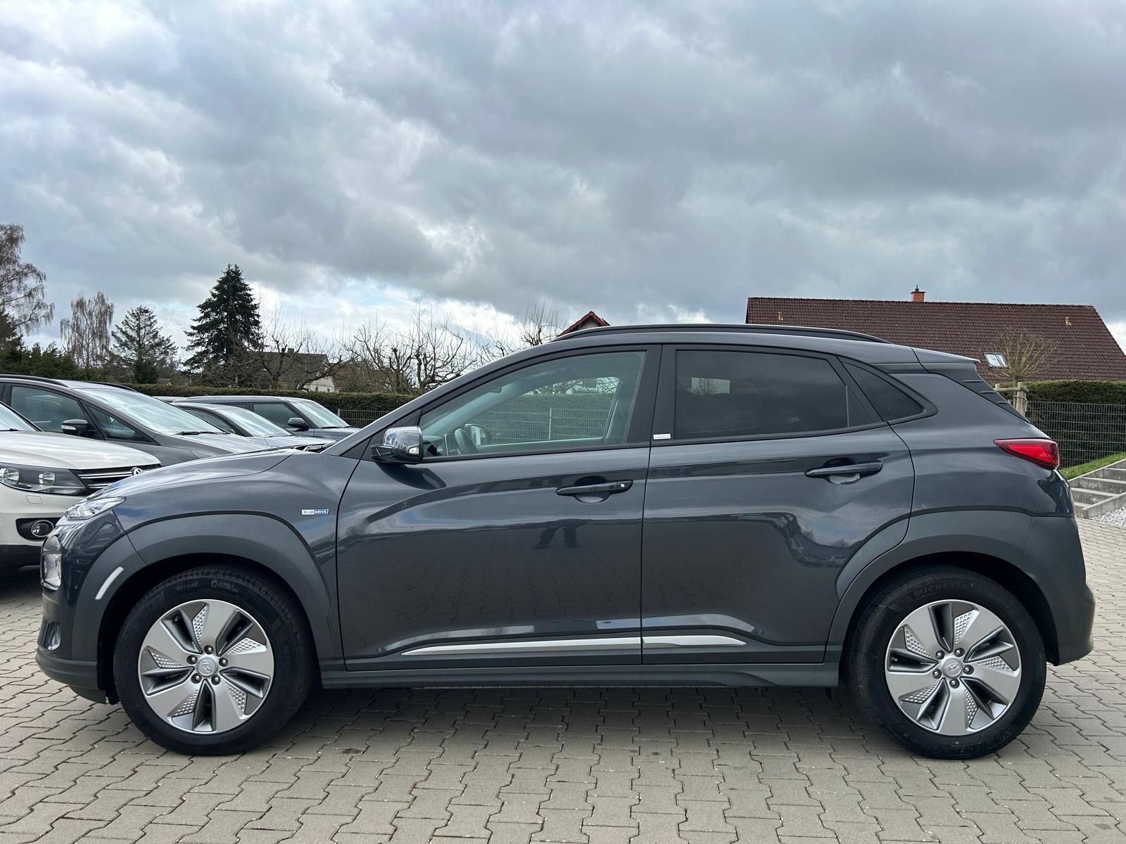 Fahrzeugabbildung Hyundai Kona Elektro Style°64 kWh°