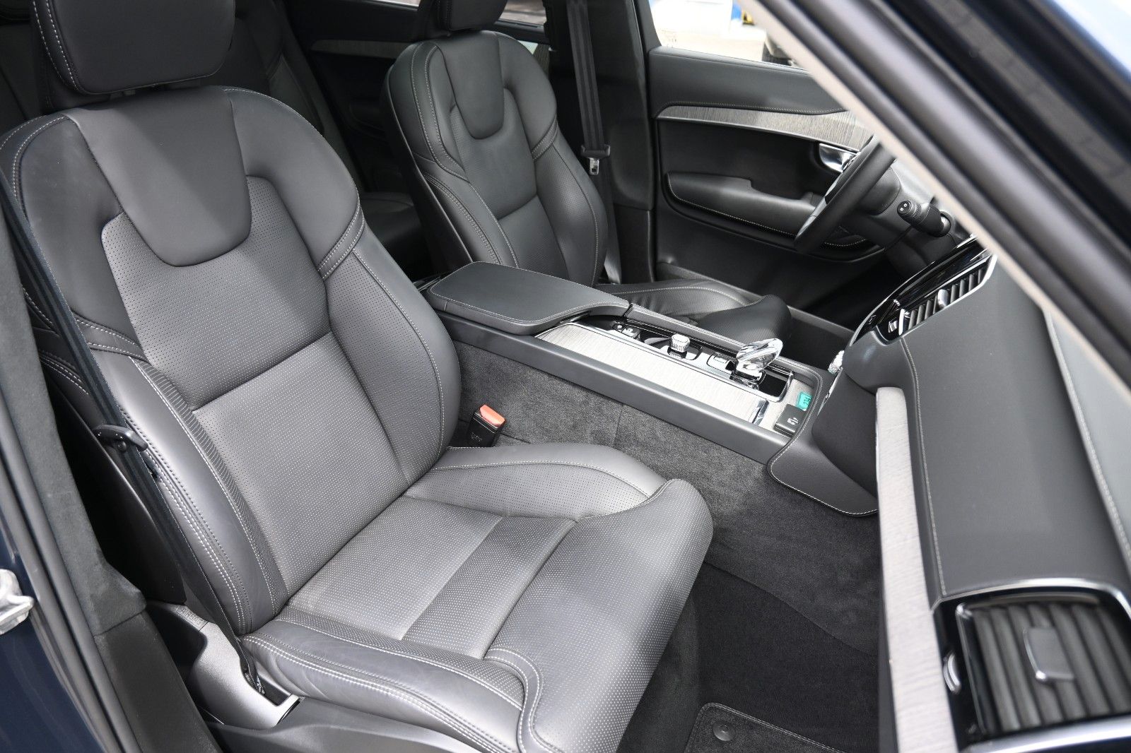 Fahrzeugabbildung Volvo XC90 T8 Ultimate Bright PHEV *AHK*MASS*B&W*LUFT*