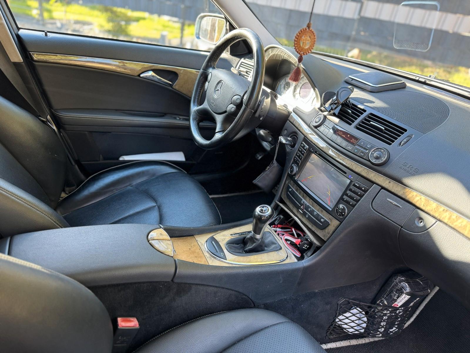 Mercedes-Benz E200 2006 — interior