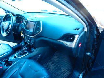 Jeep Cherokee - 8